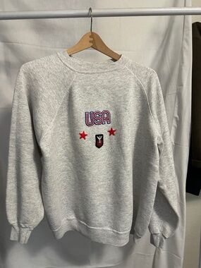 USA Crewneck Sweatshirt Gray Hanes Her Way Vintage Style Embroidered Medium